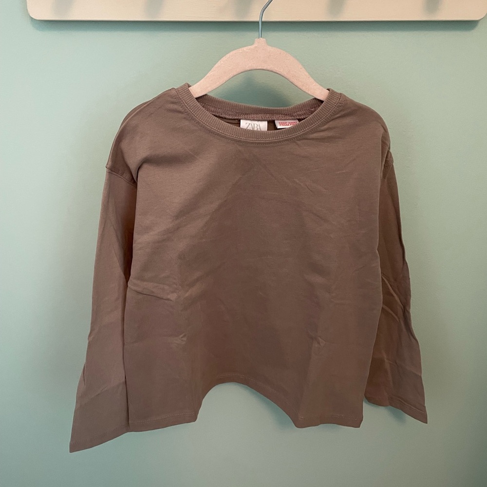 ZARA T-SHIRT WITH ROUND NECK AND LONG SLEEVES